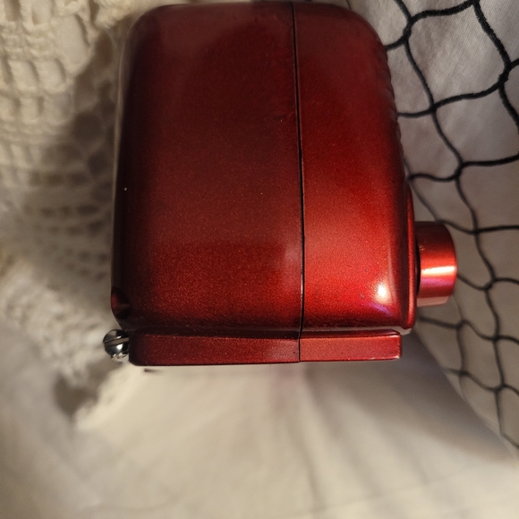 Two Vintage Transistor Radios - Picture 6 of 12